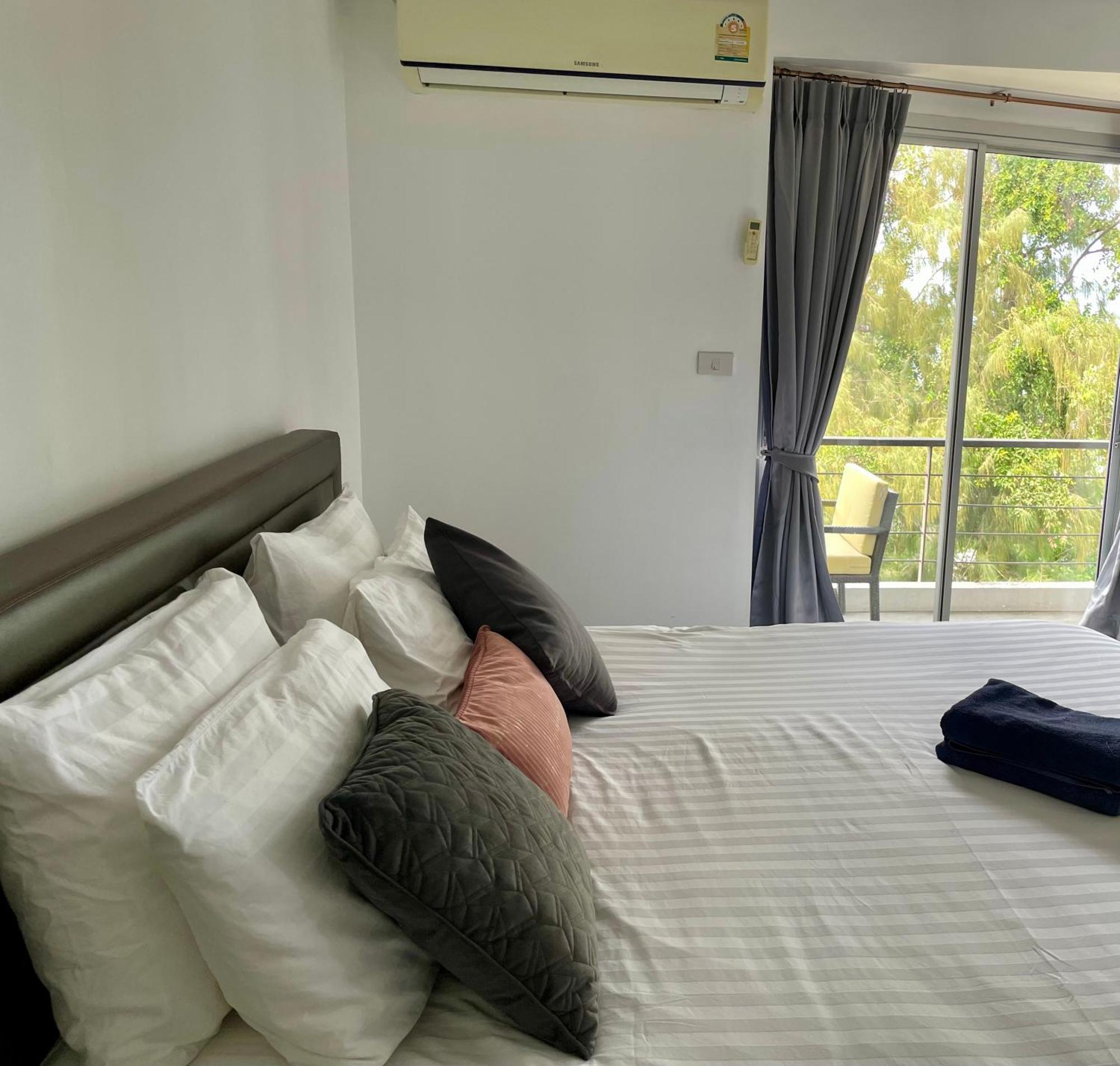 Extra Large, Modern With Sea View อพาร์ทเม้น หาดบางรัก